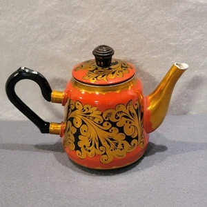Teiera vintage in metallo floreale dipinta a mano russa Europa orientale rosso nero oro - Foto 1 di 13