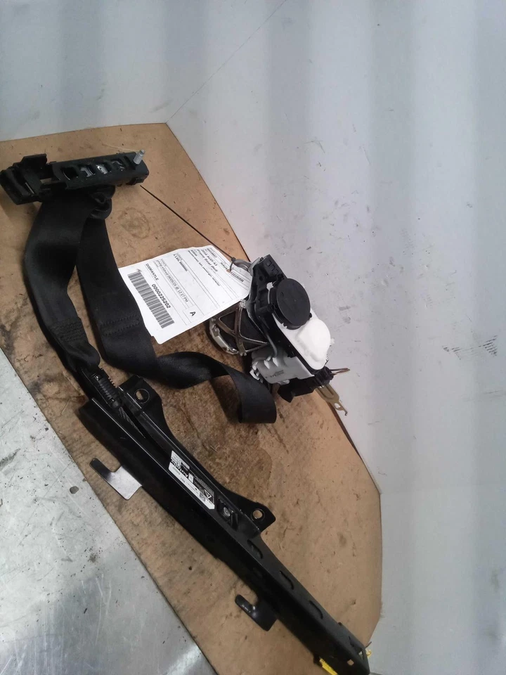 Used Front Right Seat Belt Front fits: 2016 Audi A3 bucket seat Sdn passenger re - Image 1 of 4