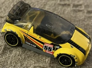 2013 Hot Wheels gelb schwarz Super Gnat Rallye Sport Rennwagen Maßstab 1:64 - Bild 1 von 6