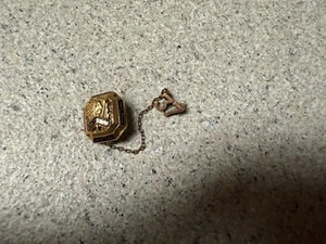 10K GOLD Pin 1937 CHEYENNE TRIBE Indian Head SIGNIERT V.L.D 2,8GRAMM - Bild 1 von 5