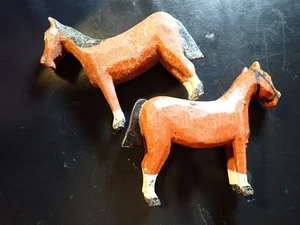 Lot of 2 SMALL VINTAGE HANDMADE HANDPAINTED WOOD HORSES FOLK ART SWEDEN SWEDISH - Picture 1 of 11