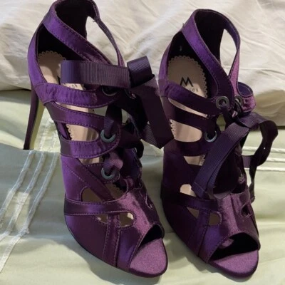 Zapatos de salón Madison satinados púrpura profundo con cordones diseño abierto, talla 7,5 Foto 1 de 4