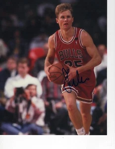CHICAGO BULLS STEVE KERR SIGNED PASSING BALL UP 8X10 - Picture 1 of 1