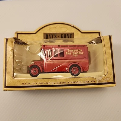 Days-Gone 1932 Dennis Edinburgh FB Fire Truck 35000 - Image 1 of 4