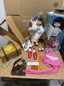 Muñeca Polly Pretend 1975 AMSCO de colección rara nueva con accesorios y caja original - Imagen 1 de 8