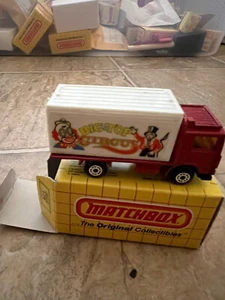 matchbox mb23 volvo container truck big top circus - Picture 1 of 2
