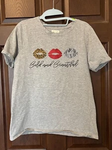 Desiree Gray T-Shirt with Animal Print & Red Lips Design sz M Bold & Beautiful - Picture 1 of 2