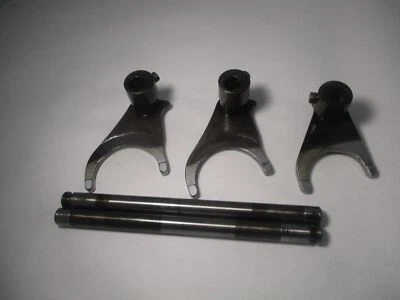 HORQUILLAS DE CAMBIO DE MARCHAS KAWASAKI VOYAGER ZN1300 84 TRANSMISIÓN Foto 1 de 4