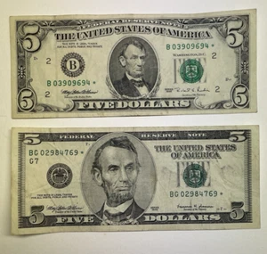 2 Different U.S.$5 FRN's, Both STAR NOTES 1995 & 1999, Green Seals, Circulated - Picture 1 of 2