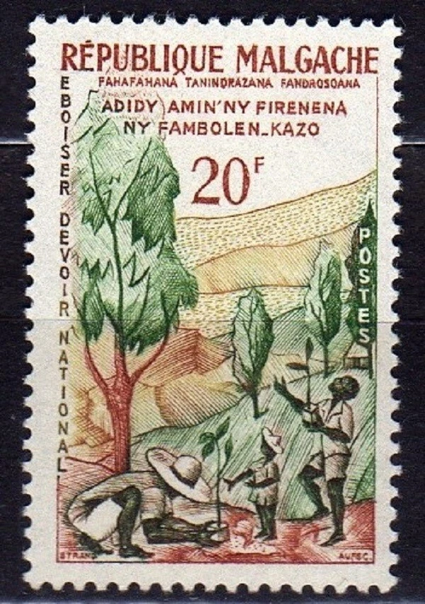 MALAGASY REP. (MADAGASCAR) #316 MNH FLAMILY PLANTING TREES "WEEK OF THE TREE" - Image 1 of 1
