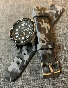 Silicone Sports Watch Strap / Grey Camouflage / Stainless Steel / 20mm  - Picture 1 of 6