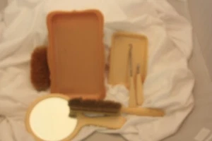 Juego de tocador de celuloide para casa de muñecas, 6 piezas a juego, piralina marfil, bandeja - Imagen 1 de 4