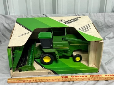John Deere TITAN II Combine 6620 7720 8820 1:24 NICE Ertl Diecast NIB 16 - Image 1 of 4