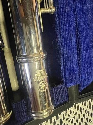 YAMAHA YFL-23 Querflöte Silber E Mechanik Gebraucht mit Hartschalenkoffer - Bild 1 von 3