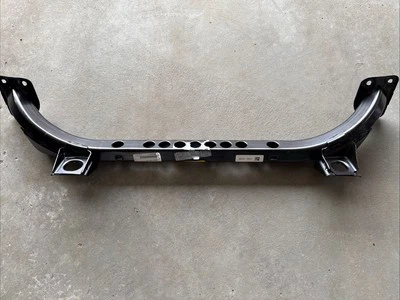 GMC Acadia Cadillac XT5 2017-2025, XT6 OEM barra de amarre de soporte de radiador inferior  Foto 1 de 4