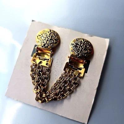 Nuevo Avon Cárdigan Tono Dorado Suéter Clip de Cadena Foto 1 de 3