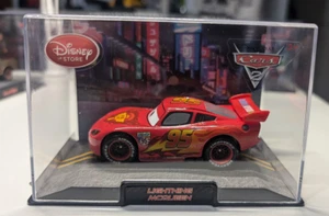 DISNEY STORE LIGHTNING MCQUEEN (PIXAR CARS 2) BRAND NEW in Collector Case - Picture 1 of 4