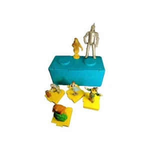 Blockbuster Wizard Lot 6 Oz Movable Toys 1997 Dorothy Scarecrow Tin Man Lion Box - Picture 1 of 17