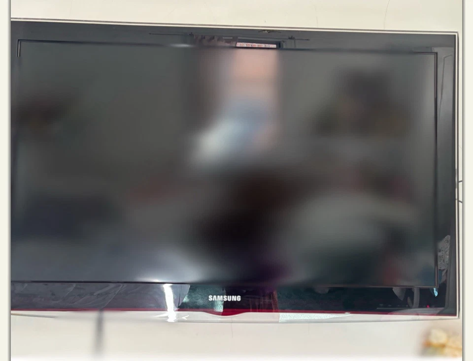 Samsung Tv Ruku - Image 1 of 2