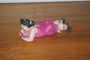 Figura arte escultural vintage de mujer subbañándose - Imagen 1 de 4