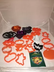 Lote de 22+ Cortadores de Galletas Prensas Tema de Halloween Plantillas Wilton Mini Sartenes para Pasteles - Imagen 1 de 5