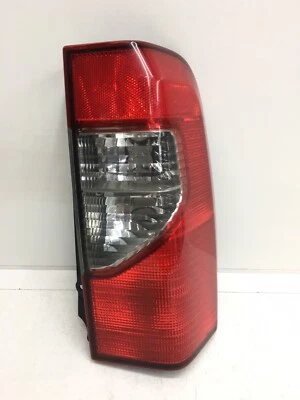 02 03 04 Luz trasera pasajero derecho Nissan Xterra Foto 1 de 4