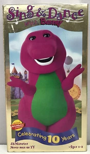 Barney & Friends Sing & Dance With VHS Video Tape 10 Years Along Songs VTG Gold - Imagen 1 de 3