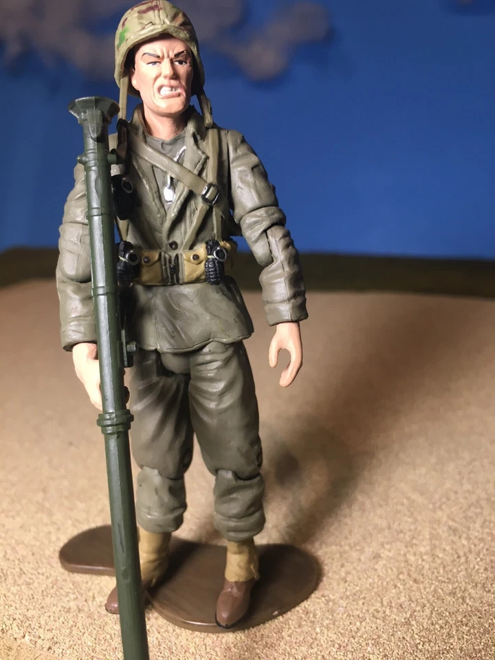 1/18 U.S. Marine with M9 Bakzooka WW II Figure 21st Century Toys - Image 1 of 4