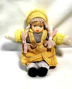 Vintage 5,5 Porzellan Biskuit Kopf Sägemehl Körper Deutscher Bauer Volkskunst Mädchen Puppe - Bild 1 von 4