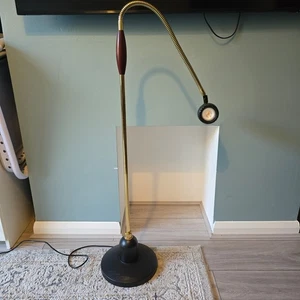 Serious Readers verstellbare Stehlampe - Messing & Holz, geprüfte Arbeitsleuchte sehr guter Zustand - Bild 1 von 16