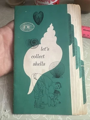 Let's Collect Shells, Vintage 1956 Shell Oil Booklet, Illustrated Index Pamphlet - Image 1 of 4