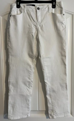 Misses Simply Vera White Capris Jeans, Textured Stretch Denim, Size 6 - Image 1 of 4
