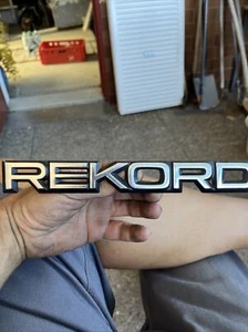 Emblem Logo Zeichen Typenschild Opel Rekord 90046484 Gebraucht - Bild 1 von 5