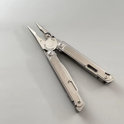 Multiherramienta Leatherman Free P4 de acero inoxidable nueva/sin caja Foto 1 de 4