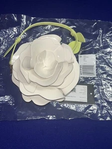 Bolso de muñeca Kate Spade Flora charol 3d crema flor nuevo - Imagen 1 de 14