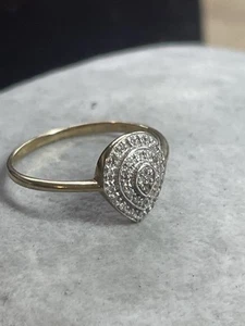 VINTAGE 9CT GOLD RING SIZE P DIAMOND DECORATIONS 375 - Picture 1 of 16