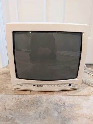 Sylvania W-4913LT 13 inch CRT Color TV Nice Retro Gaming TV Tested & Working - Image 1 of 4