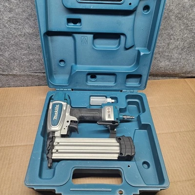 Makita AF506 5/8- 2" Narrow Nose Design Pneumatic Brad Nail Nailer Gun 18 Gauge - Image 1 of 4