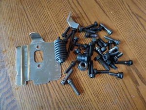 Lote de tornillos/herrajes para motosierra Husqvarna 450 - OEM - Imagen 1 de 2
