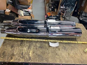 Vance Hines Slip on mufflers Harley Touring M8 2017^ Hi Output FLH Street Glide! - Picture 1 of 16