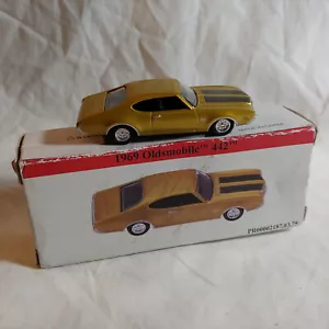 Coche de juguete Oldsmobile 442 Readers Digest 1969 fundido a presión GM 2001 1:64 - Imagen 1 de 11