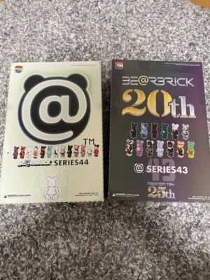 Medicom Toy series 43 44 bearbrick Be@rbrick Case of 24pcs set BASQUIAT KAWS - Image 1 of 4