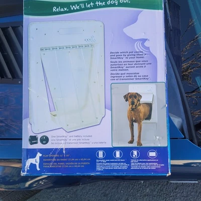 PetSafe Electronic Smart Pet Dog Door Large up to 100lbs Ppa11-10709 - Image 1 of 2
