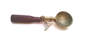 ✅ Ice Cream Scoop~Red Wood and Brass~9"~Collector’s~Vintage~1950s - Picture 1 of 6