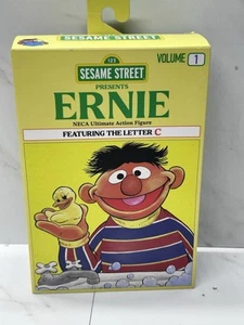 NECA - Sesame Street 7 Scale Action Figure - Ultimate Ernie - Picture 1 of 7