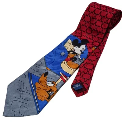 Corbata en punta roja Mickey Unlimited para hombre Disney Mickey Mouse y Plutón Foto 1 de 4