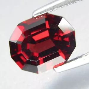 Fantástico Granate Almandino Color Rojo Natural 3.42Cts Ovalado Corte Personalizado Gema Suelta - Imagen 1 de 4