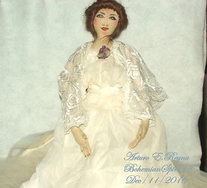 ARTURO E. Reyna NOVIA VICTORIANA VESTIDO DE REVESTIMIENTO BLANCO CABELLO HUMANO FIRMADO MUÑECA TRAPO - Imagen 1 de 9