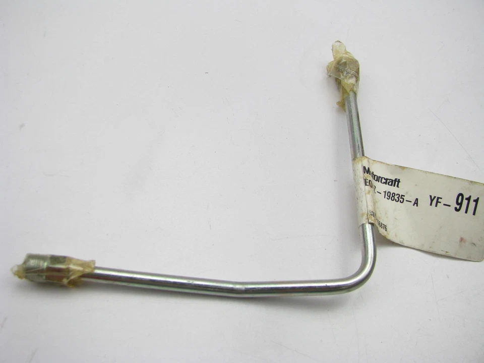 Línea de salida de condensador de aire acondicionado Motorcraft 1980-1985 Ford LTD y Mercury Grand Marquis Foto 1 de 2