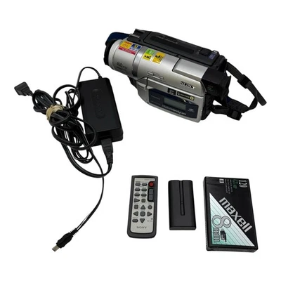 Sony HandyCam Digital8 Video8 Camcorder DCR-TRV525 Camera Bundle Tested - Image 1 of 4